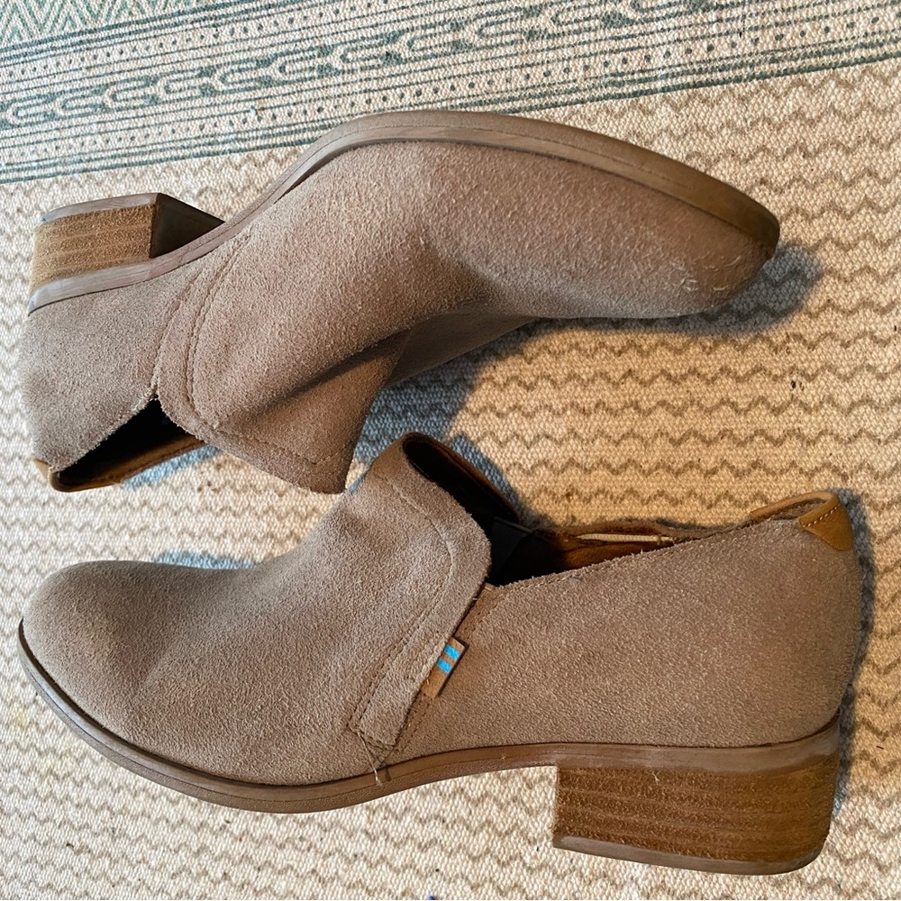 Toms size 8 women’s booties
